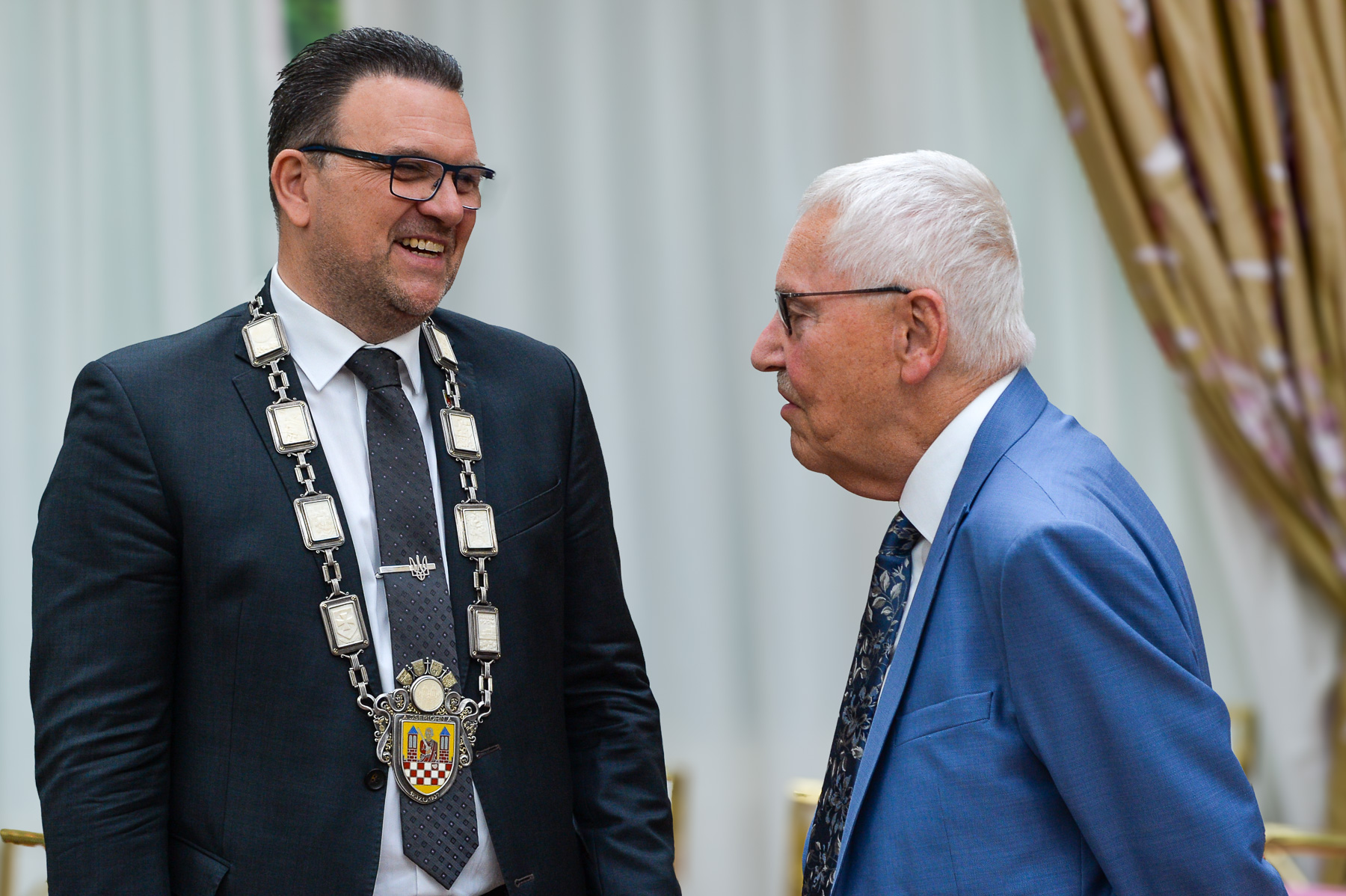 Gespräch beim Empfang zur Ehrung von Engelbert Himrich
